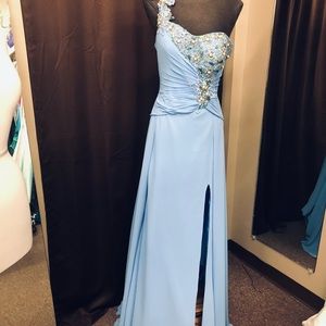 Wow $155 Alyce Designs gown sky blue size 4 need sales LAST REDUCTION